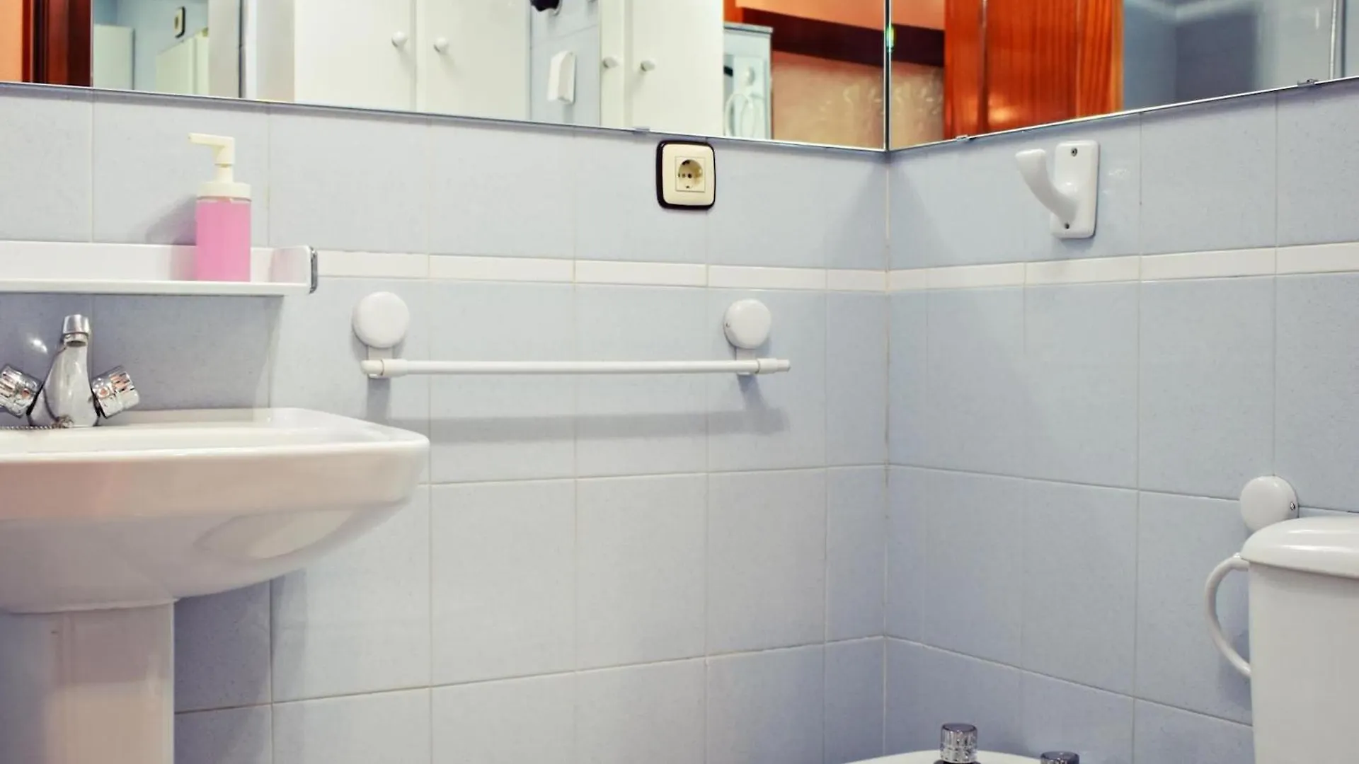 Amplio Y Luminoso Apartamento Cerca Del Centro Y La Playa Con Piscina Y Parking Privado Malaga Apartment