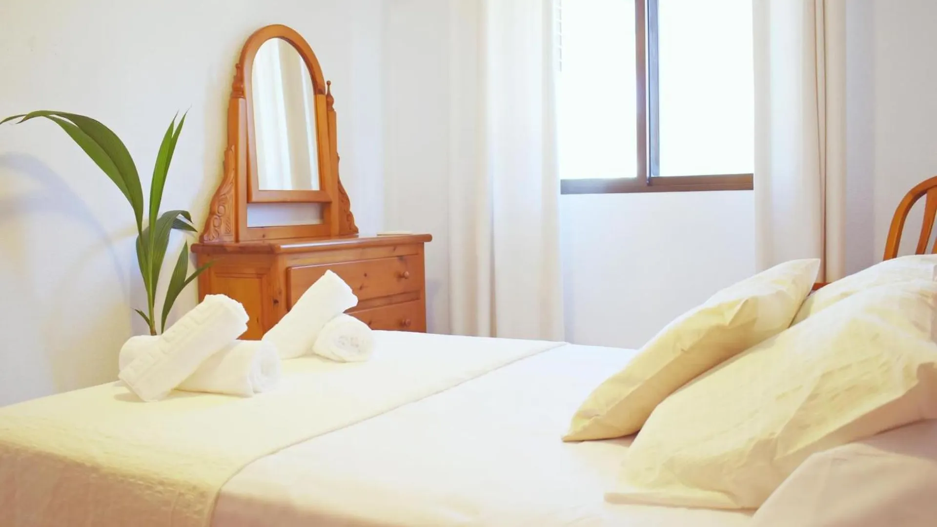 Amplio Y Luminoso Apartamento Cerca Del Centro Y La Playa Con Piscina Y Parking Privado Malaga Apartment