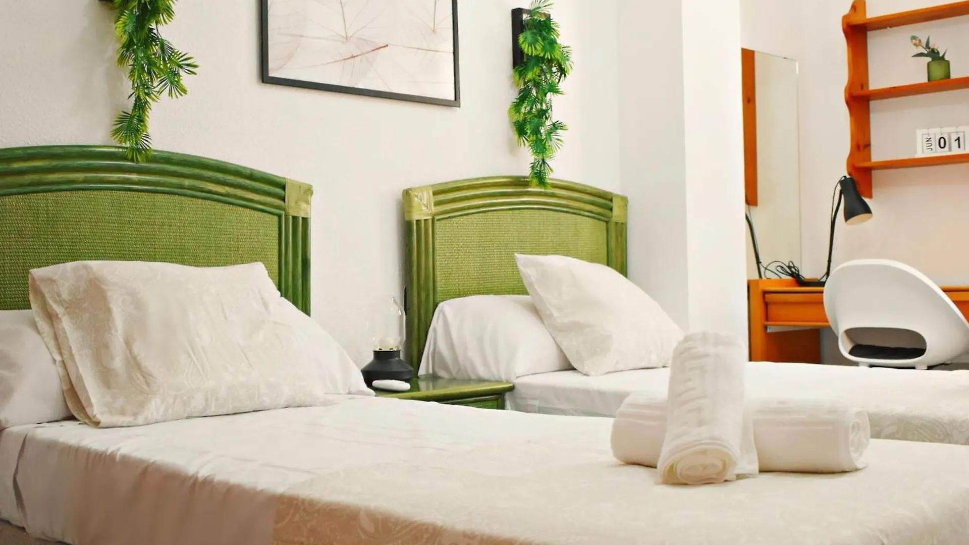 Apartment Amplio Y Luminoso Apartamento Cerca Del Centro Y La Playa Con Piscina Y Parking Privado Malaga Spain