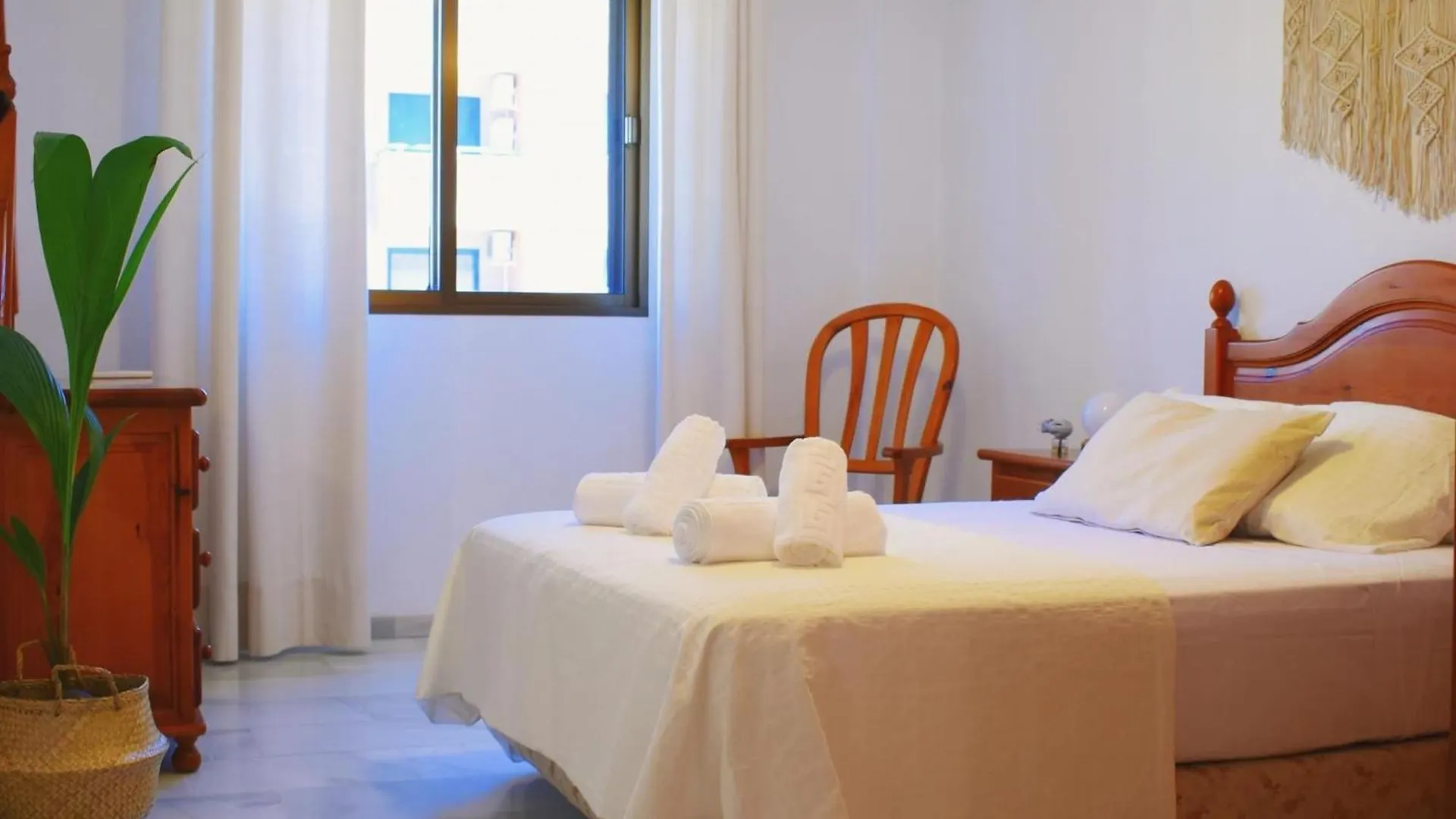 Amplio Y Luminoso Apartamento Cerca Del Centro Y La Playa Con Piscina Y Parking Privado Malaga 0*,