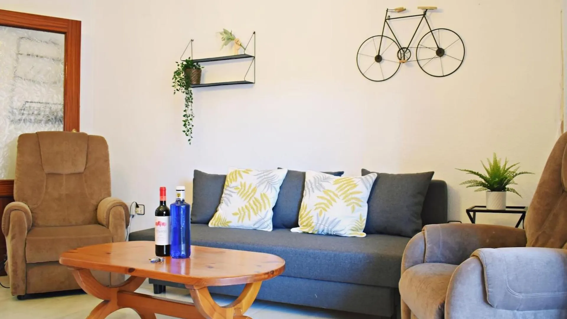 Amplio Y Luminoso Apartamento Cerca Del Centro Y La Playa Con Piscina Y Parking Privado Malaga 0*,  Spain