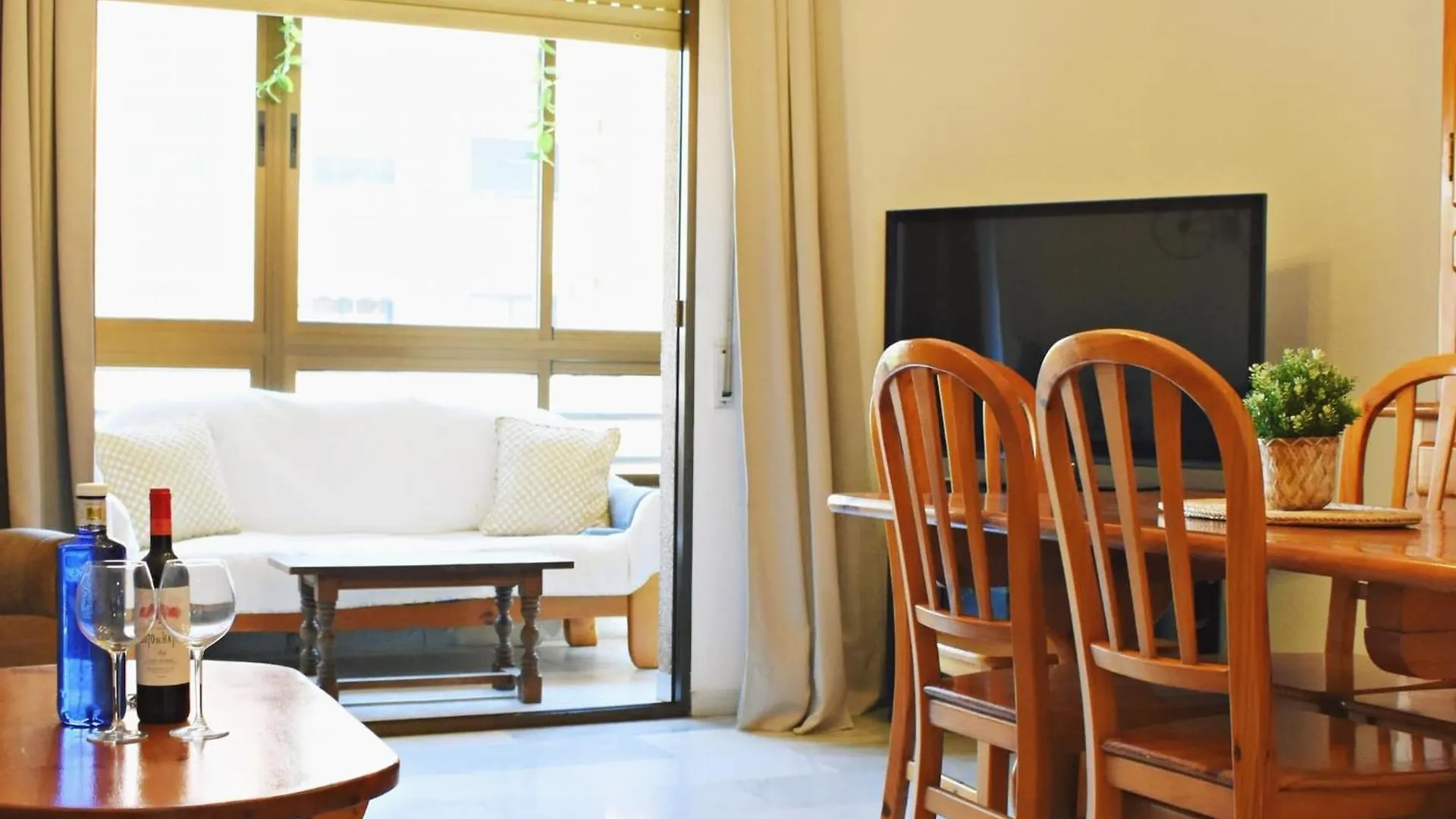 Amplio Y Luminoso Apartamento Cerca Del Centro Y La Playa Con Piscina Y Parking Privado Malaga Apartment