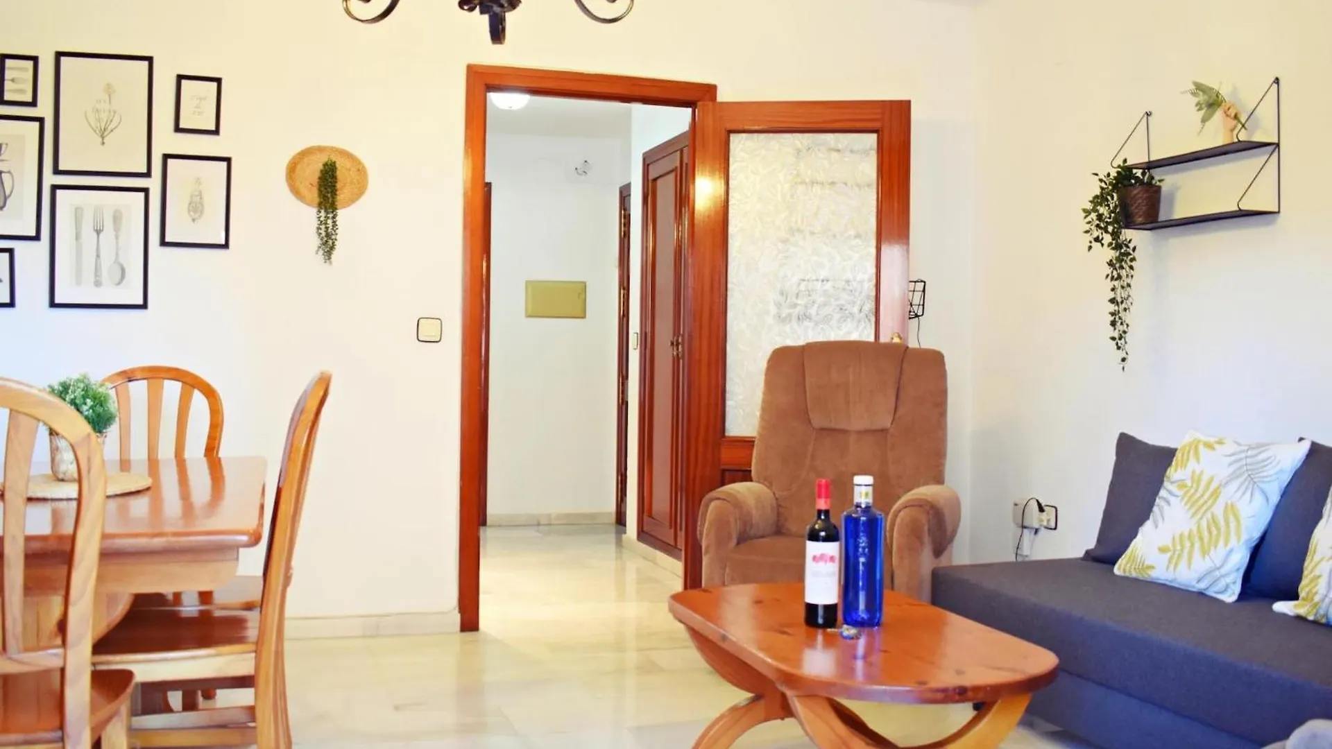 Apartment Amplio Y Luminoso Apartamento Cerca Del Centro Y La Playa Con Piscina Y Parking Privado Malaga Spain