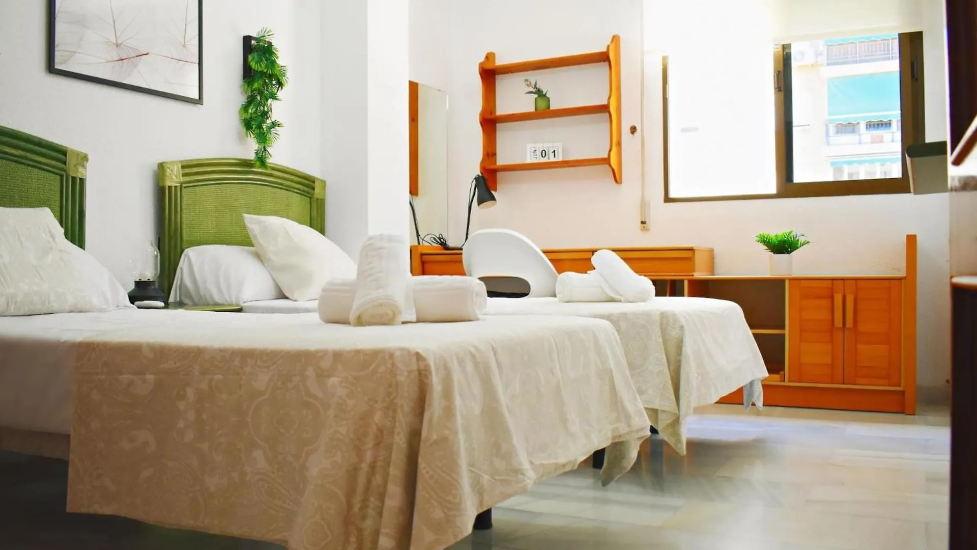 Amplio Y Luminoso Apartamento Cerca Del Centro Y La Playa Con Piscina Y Parking Privado Malaga Apartment