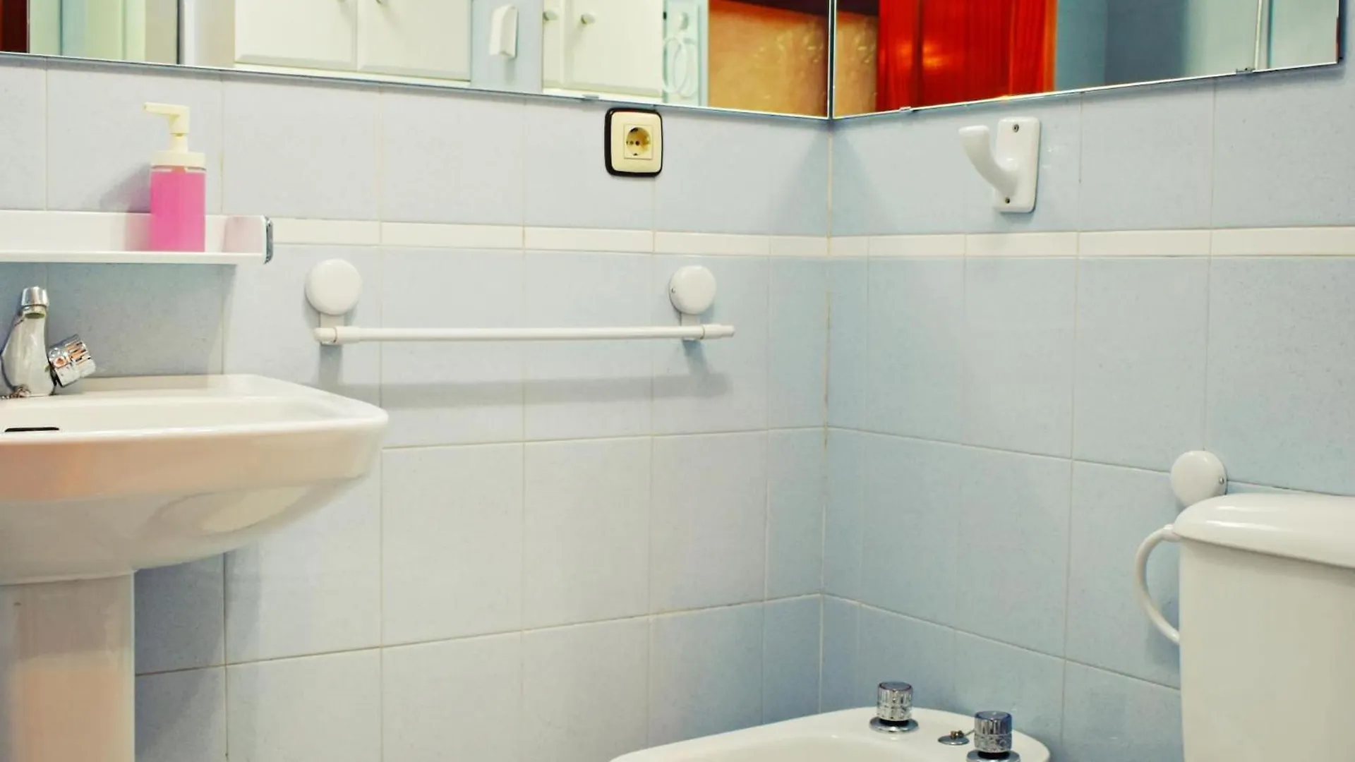 Amplio Y Luminoso Apartamento Cerca Del Centro Y La Playa Con Piscina Y Parking Privado Malaga
