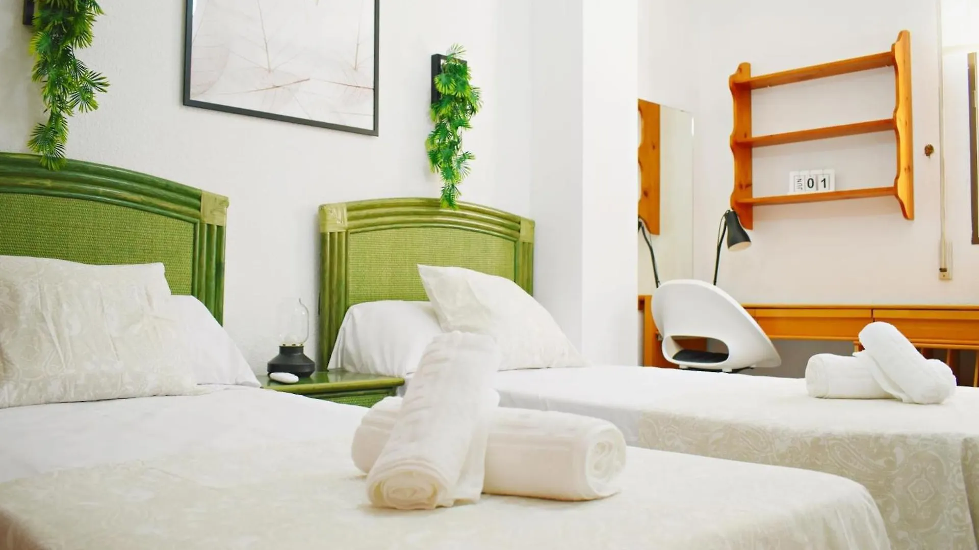 Amplio Y Luminoso Apartamento Cerca Del Centro Y La Playa Con Piscina Y Parking Privado Malaga Spain